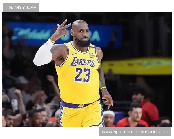 詹姆斯快速反击轻松命中，湖人持续扩大优势