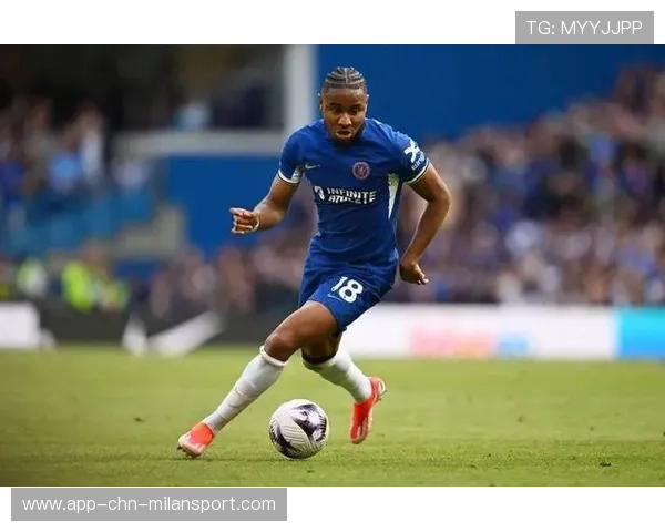 切尔西恩昆库转身摆脱后劲射直挂上角，蓝军新星崭露头角