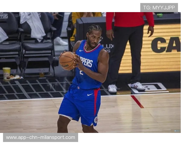 快船莱昂纳德突破跳投，投篮命中继续得分——从动作到心态的全景解码