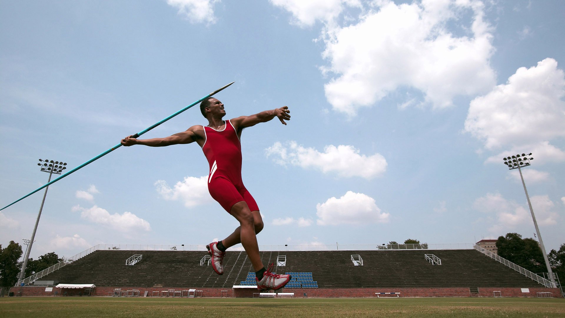 国际赛场上升国旗奏国歌瞬间点燃全场爱国热情，全程升国旗奏国歌视频